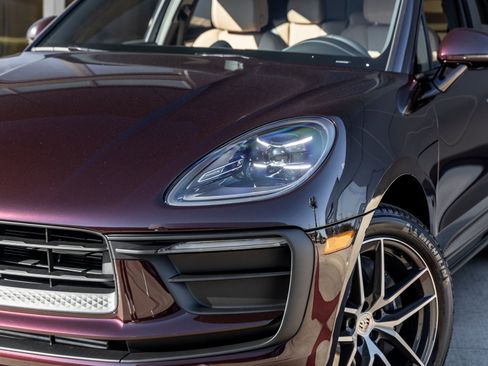 Certified 2026 Porsche Macan AWD/4WD image 16