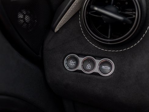 Used 2024 McLaren 750S Spider RWD image 46