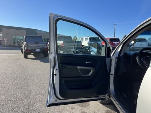 Used 2015 Nissan Titan S image 25