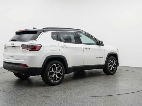 Used 2025 Jeep Compass Limited image 9