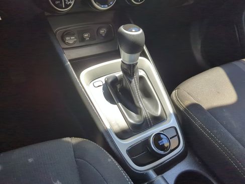 Used 2020 Hyundai Venue SEL FWD image 21