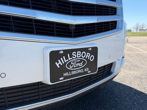 Used 2019 Cadillac Escalade ESV Luxury AWD/4WD image 16