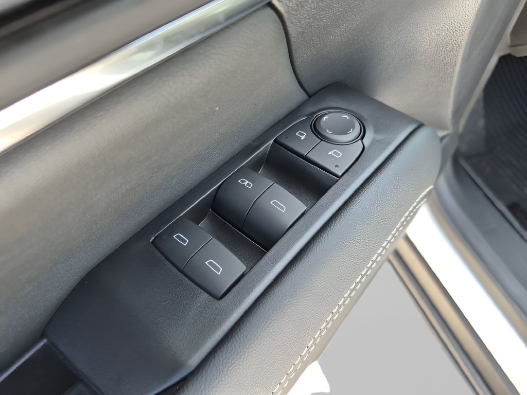 New 2027 GMC Terrain Elevation w/ LPO, Floor Liner Package FWD image 18