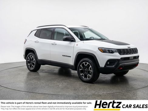 Used 2025 Jeep Compass Trailhawk AWD/4WD image 1