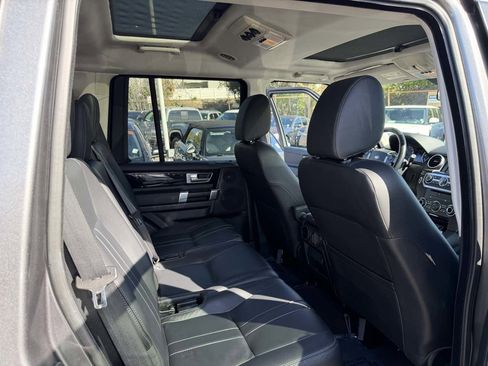 Used 2015 Land Rover LR4 HSE image 18