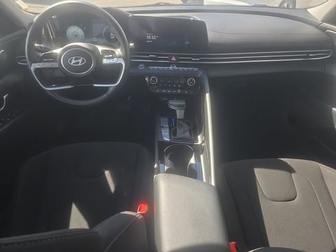 Used 2025 Hyundai Elantra SEL image 7