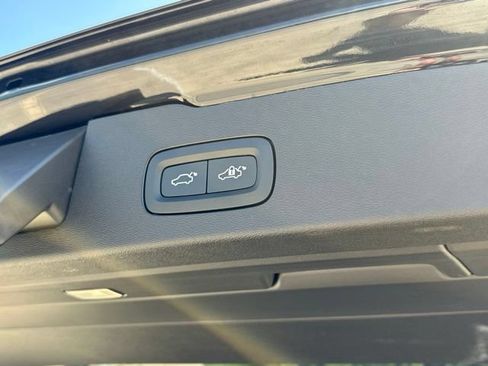 Certified 2025 Volvo V60 B5 Cross Country Plus AWD/4WD image 36