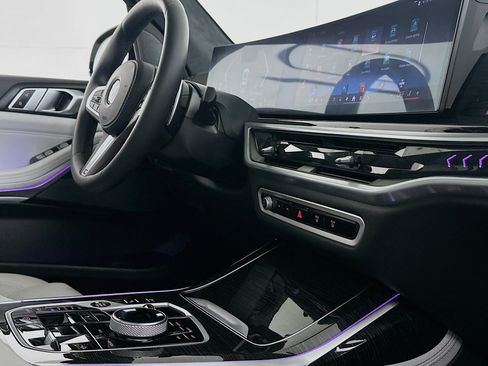 Used 2024 BMW X7 xDrive40i w/ Executive Package image 29