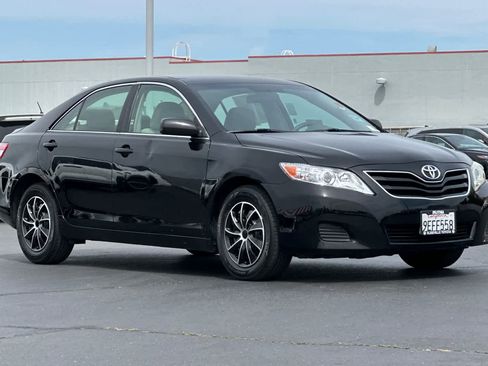 Used 2011 Toyota Camry LE image 5
