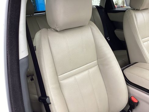 Used 2019 Land Rover Range Rover Velar S image 22