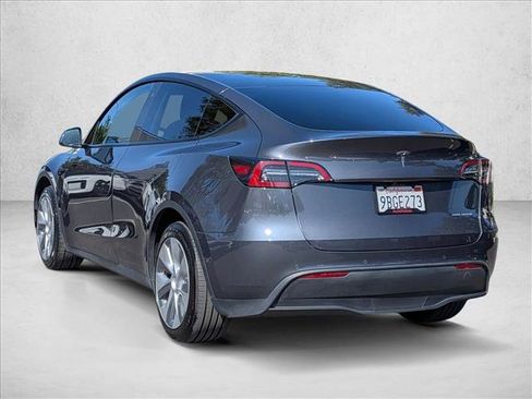 Used 2022 Tesla Model Y Long Range image 8