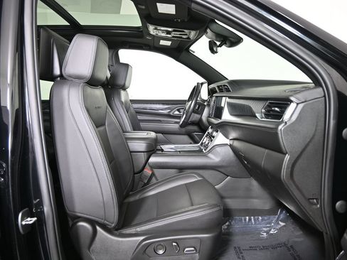 Used 2023 GMC Yukon Denali w/ Advanced Technology Package AWD/4WD image 13