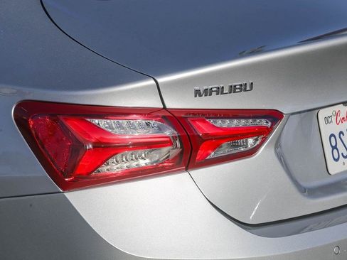 Used 2021 Chevrolet Malibu LT FWD image 9