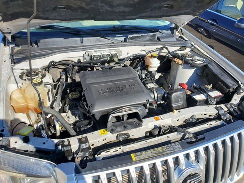 Used 2010 Mercury Mariner Premier image 36