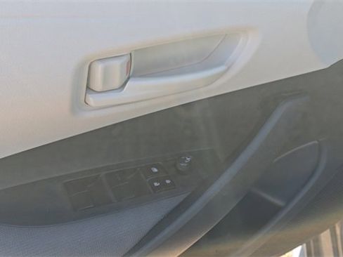 Used 2022 Toyota Corolla LE image 11