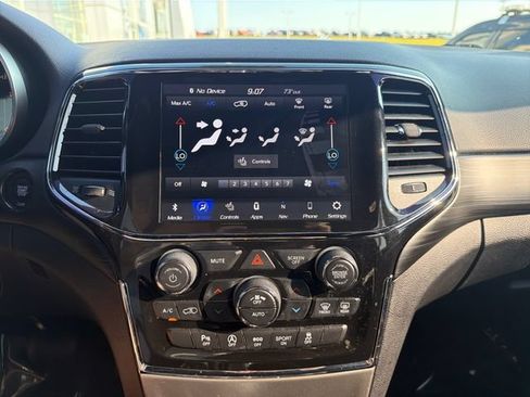 Used 2021 Jeep Grand Cherokee Laredo X AWD/4WD image 19