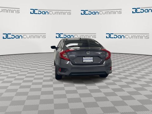 Used 2018 Honda Civic Touring image 7