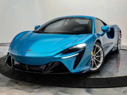 Used 2024 McLaren Artura RWD image 6