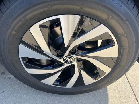 New 2025 Volkswagen Tiguan S image 10
