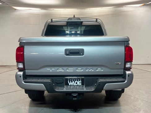 Used 2019 Toyota Tacoma TRD Sport w/ Technology Package RWD image 5
