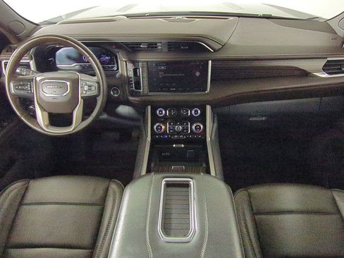 Used 2024 GMC Yukon XL Denali image 19