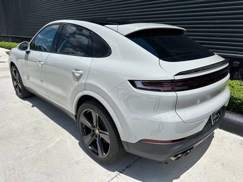 Certified 2026 Porsche Cayenne Coupe AWD/4WD image 3