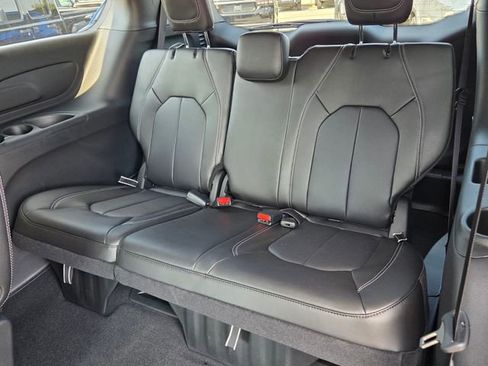 New 2026 Chrysler Pacifica Select FWD image 12