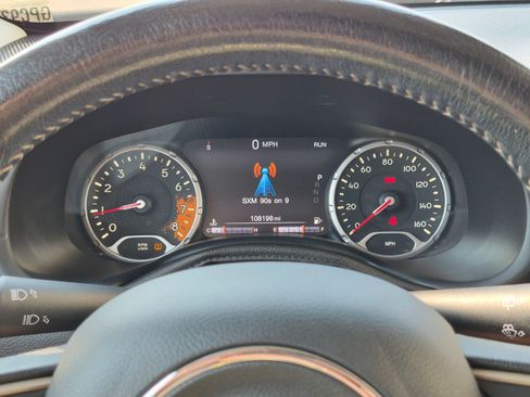 Used 2016 Jeep Renegade Limited FWD image 22
