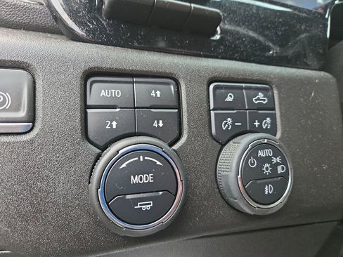 Used 2024 Chevrolet Silverado 2500 ZR2 w/ Technology Package image 25