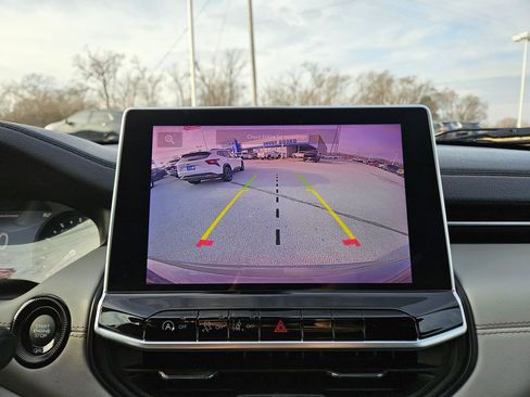 Used 2022 Jeep Compass Limited image 15