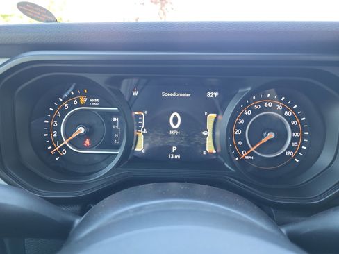 New 2025 Jeep Gladiator Sport image 11