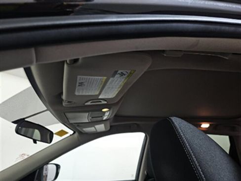 Used 2018 Nissan Rogue SV w/ Premium Package FWD image 9