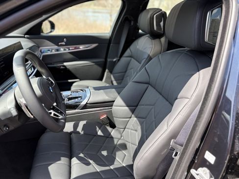 Used 2025 BMW 760i xDrive image 14