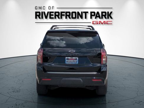 Used 2023 Chevrolet Tahoe Z71 w/ Luxury Package AWD/4WD image 4