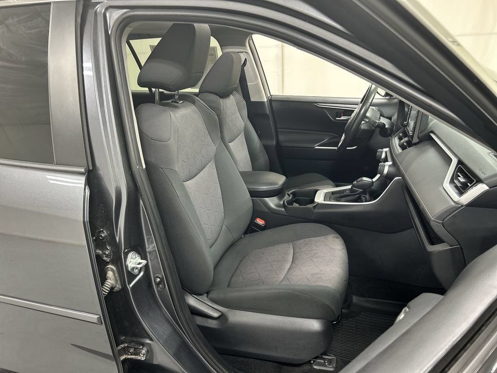 Used 2019 Toyota RAV4 XLE AWD/4WD image 23