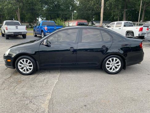 Used 2010 Volkswagen Jetta Limited Edition image 2