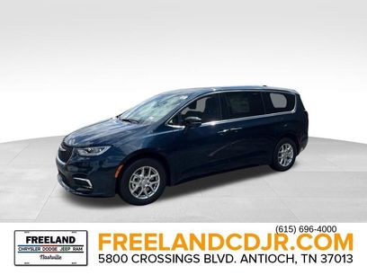 New 2025 Chrysler Pacifica Select