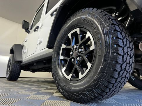 Used 2025 Jeep Wrangler Unlimited Rubicon AWD/4WD image 26