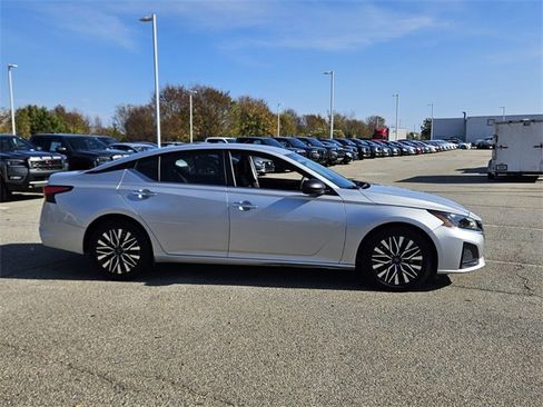 Used 2024 Nissan Altima 2.5 SV image 15