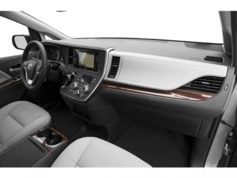 Used 2015 Toyota Sienna XLE Premium image 19