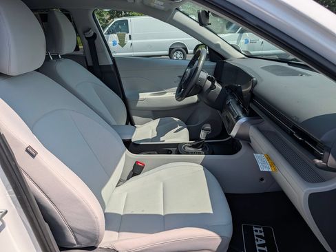 Used 2025 Hyundai Kona SEL FWD image 13