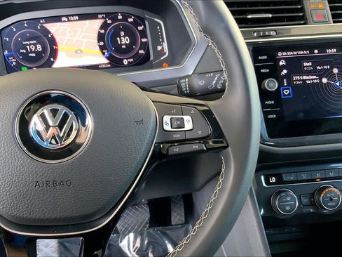 Used 2021 Volkswagen Tiguan SEL FWD image 25