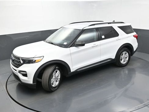 Used 2023 Ford Explorer XLT w/ Equipment Group 202A image 32