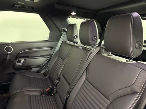 Used 2025 Land Rover Discovery Metropolitan Edition AWD/4WD image 27