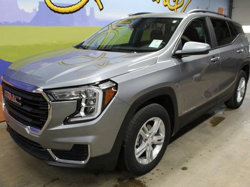 Used 2023 GMC Terrain SLE w/ Driver Convenience Package AWD/4WD image 8