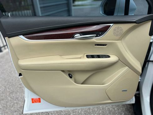 Used 2019 Cadillac XT5 Luxury FWD image 17