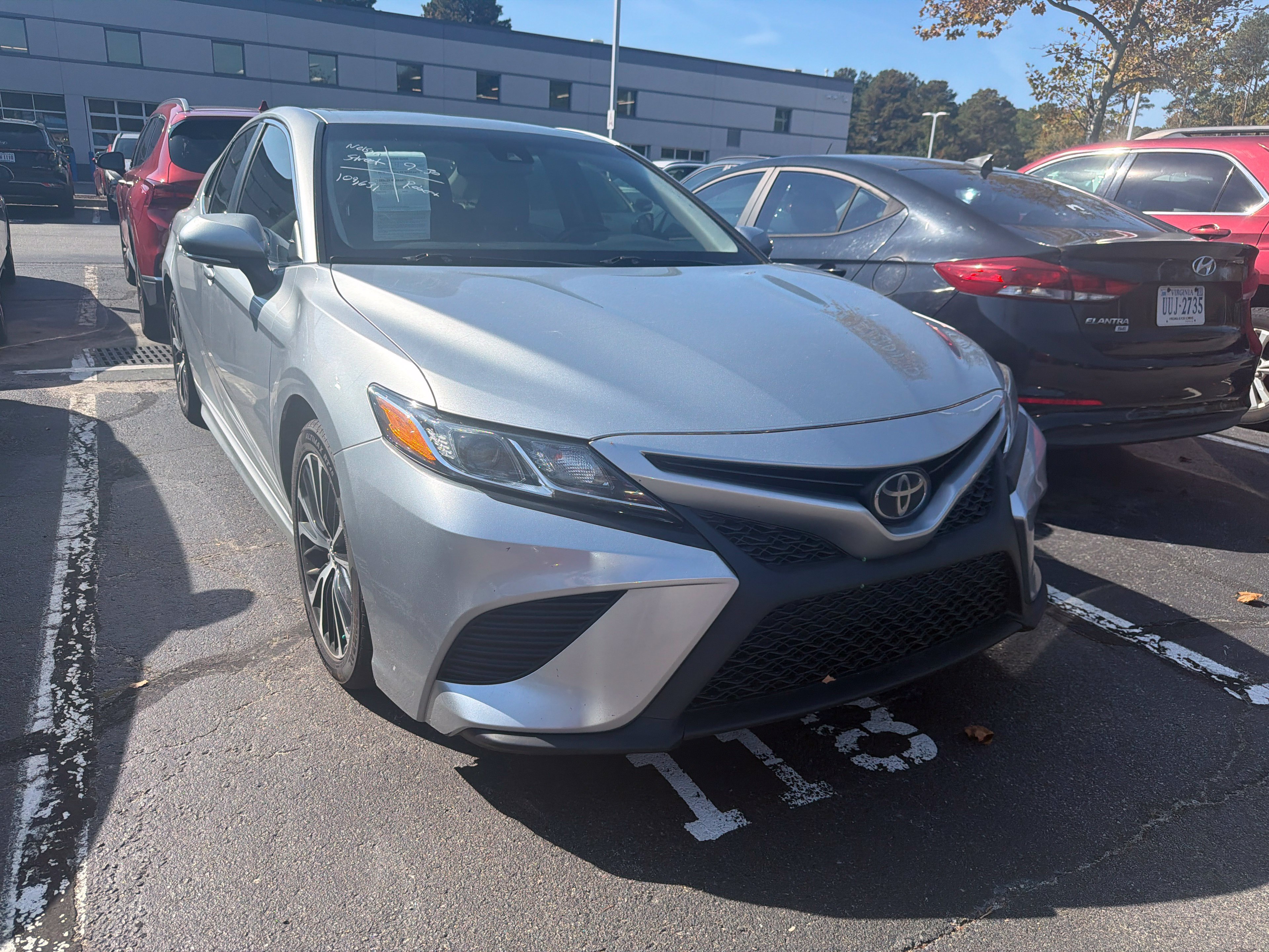 Used 2018 Toyota Camry SE w/ Audio Package FWD image 1