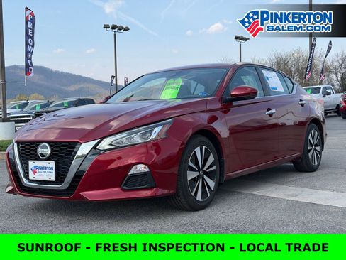 Used 2022 Nissan Altima 2.5 SV w/ SV Premium Package image 2