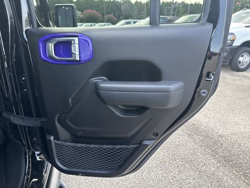 Used 2024 Jeep Wrangler Unlimited Sport AWD/4WD image 16