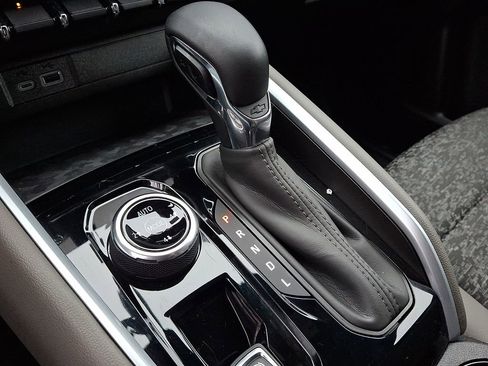 Used 2024 Chevrolet Colorado ZR2 w/ Safety Package image 17